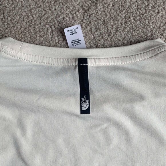 The North Face medium size crop top white/cream - Picture 8 of 10